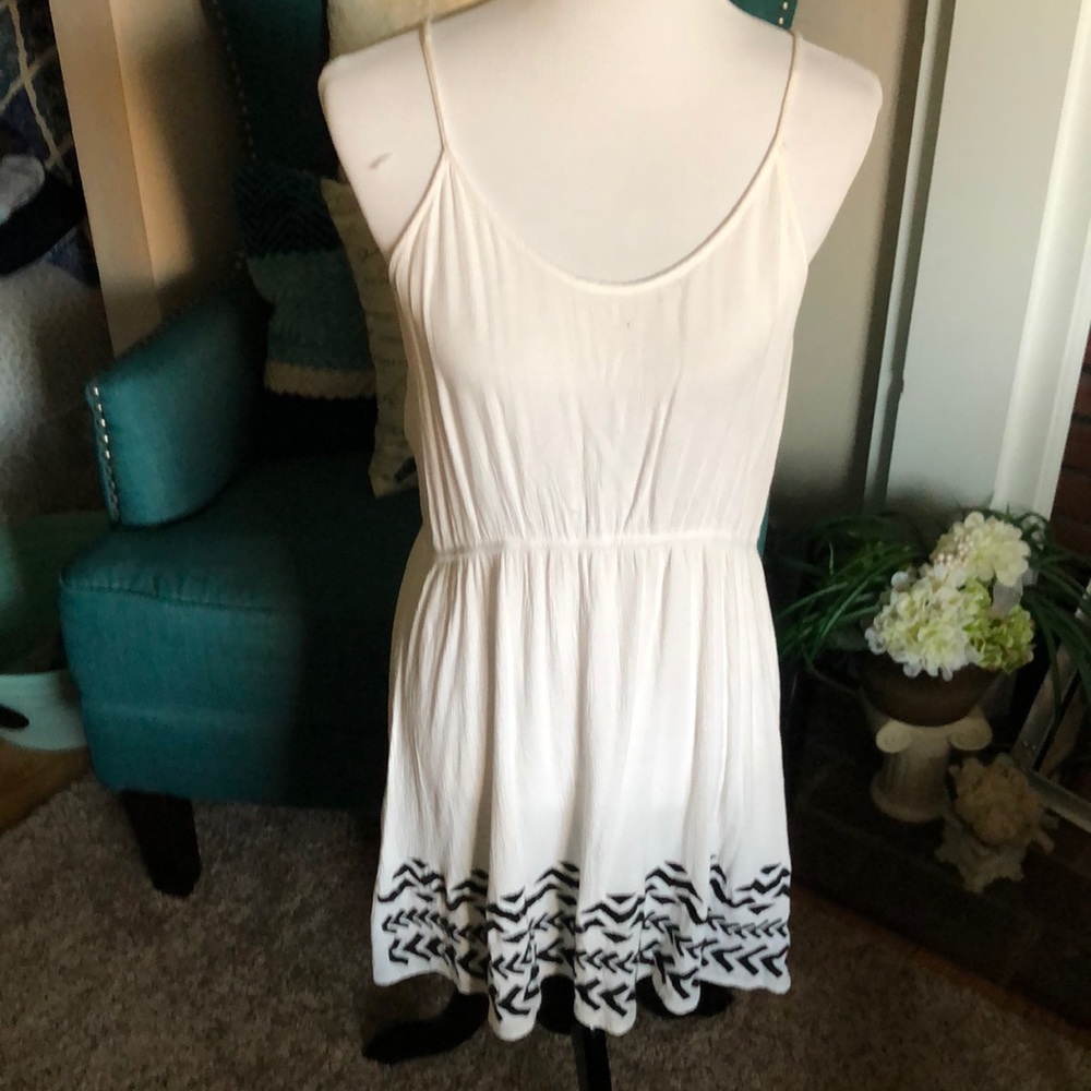 UmGee white dress with black detail size large